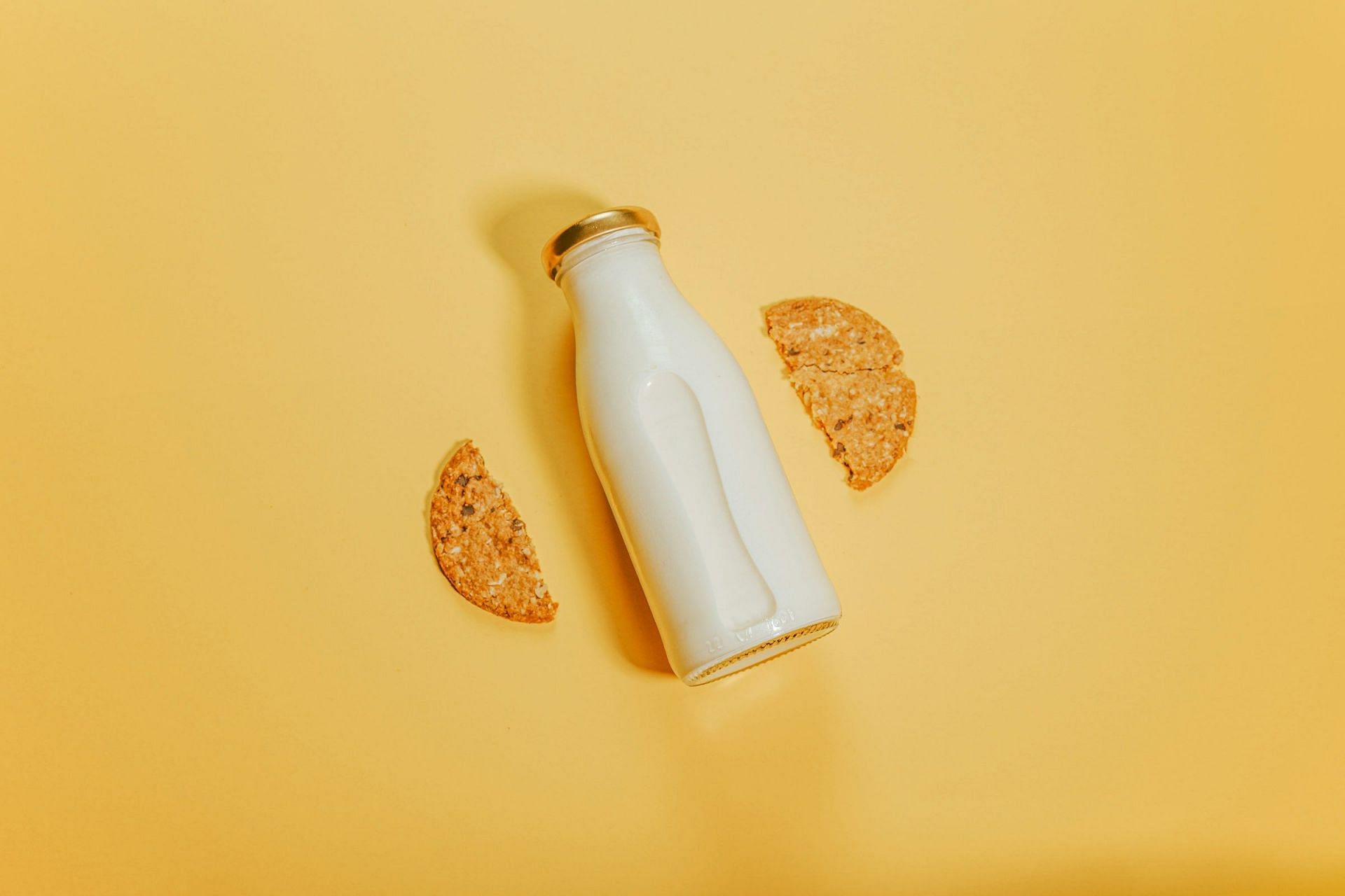 Dairy-Free Buttermilk (Image via Unsplash/Ave Calvar)